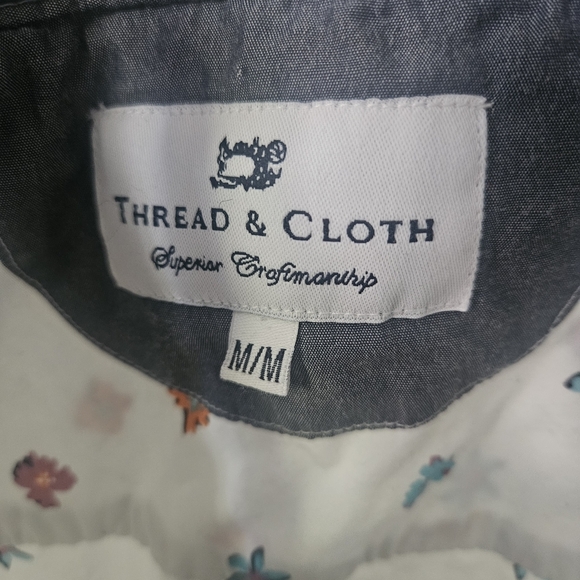 White and Blue Casual Button Down Shirt with Subtle Pattern - Picture 4 of 4